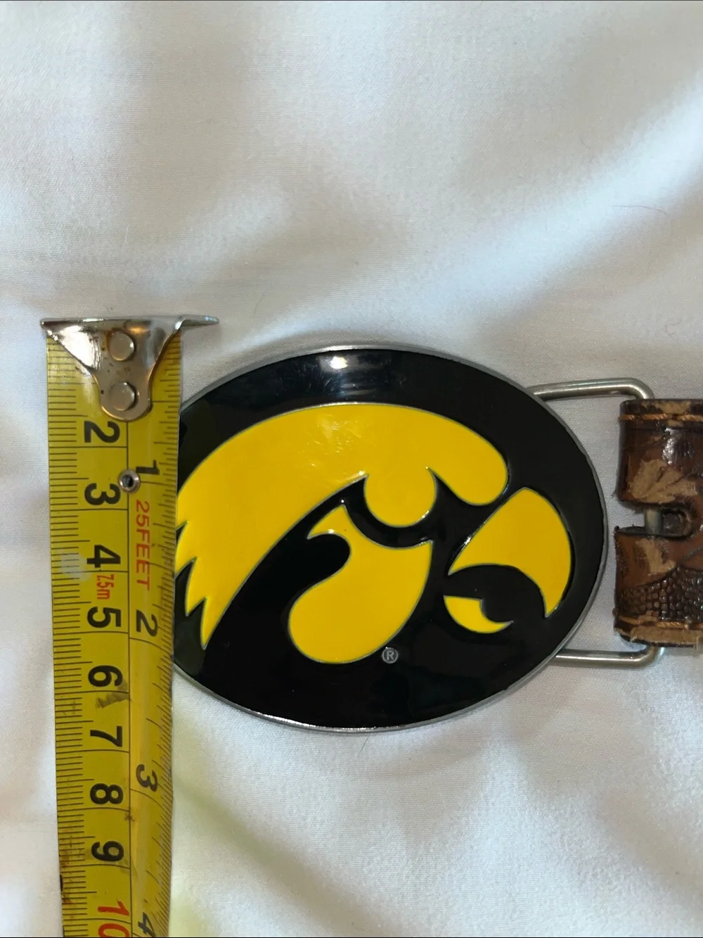 Siskeyou‎ Eagle Head Yellow Black Oval Buckle on Brown Hand Tooled Leather Belt